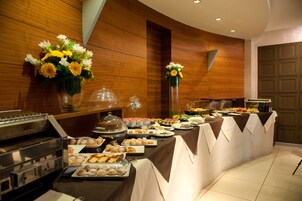 Colazione a buffet inclusa, servita tutte le mattine
