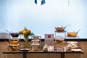 Free daily buffet breakfast - Magris Hotel (Naples)