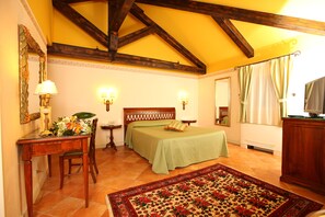 Premium bedding, minibar, in-room safe, desk - Relais Villa Fiorita (Monastier di Treviso)