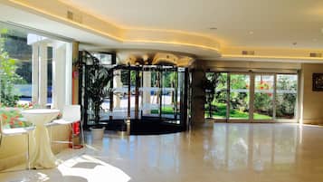 Lobby lounge