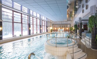 Un sauna, una bañera de hidromasaje, baño turco, tratamientos corporales