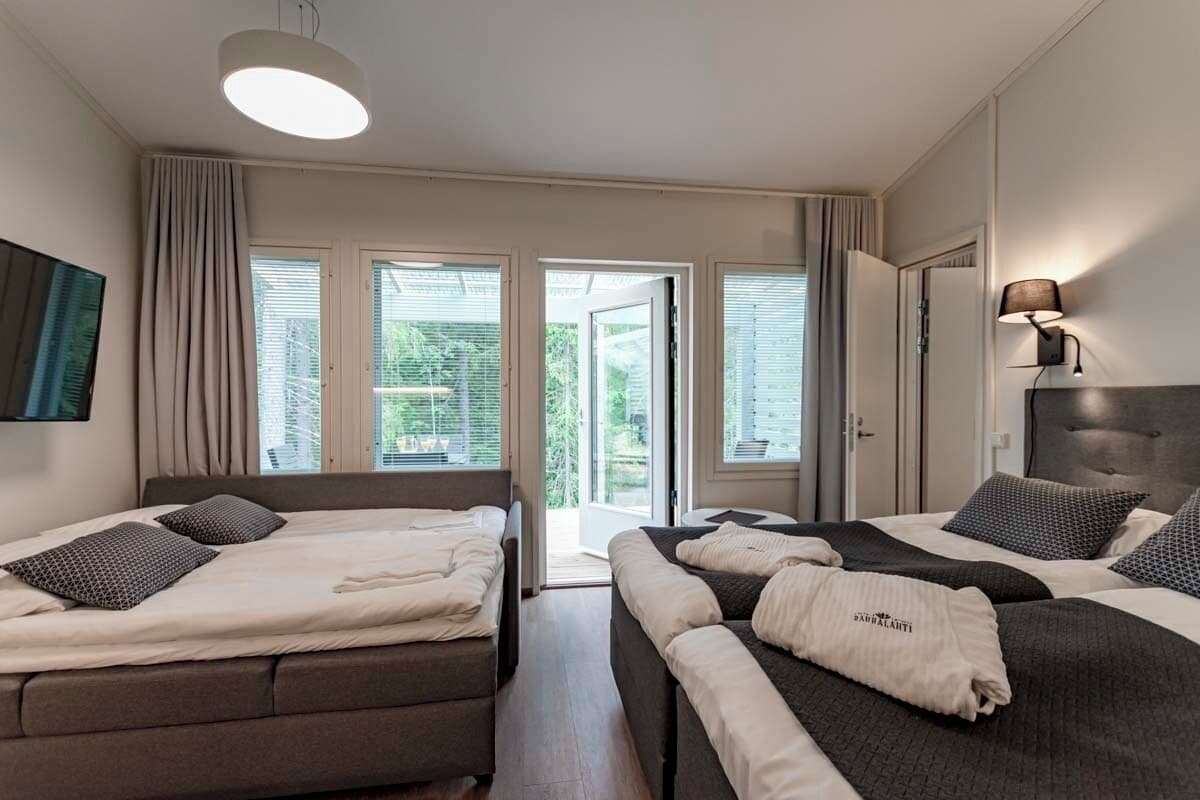 家庭開放式客房 | 嬰兒床 (收費)、免費 Wi-Fi、床單