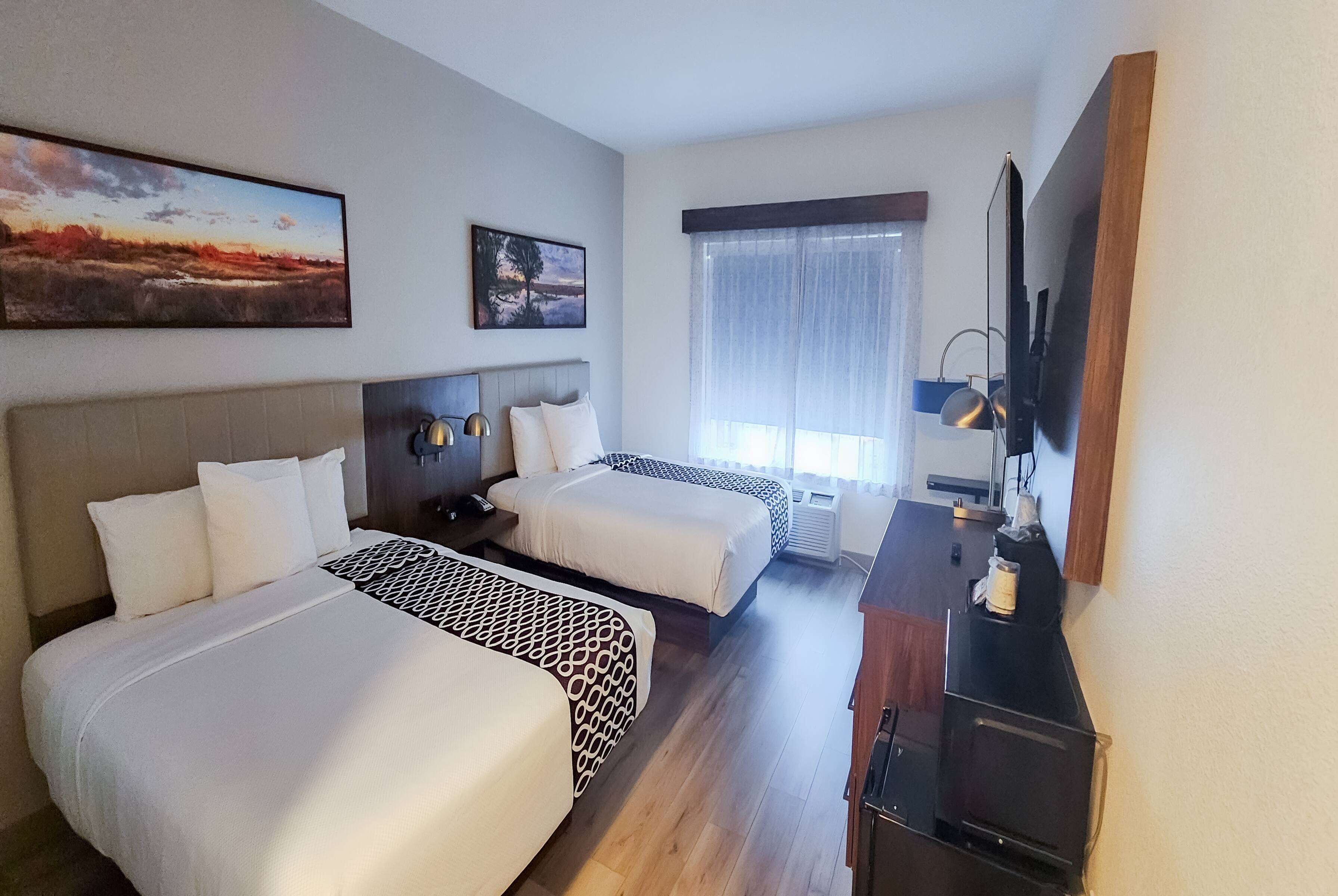 客房, 2 张大床, 无障碍 (Mobility Accessible) | 高档床上用品、加厚床垫、办公桌、遮光窗帘