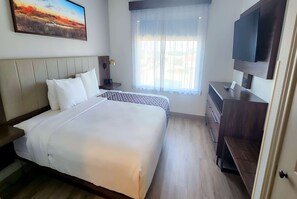 Literie de qualité supérieure, surmatelas, bureau, rideaux occultants