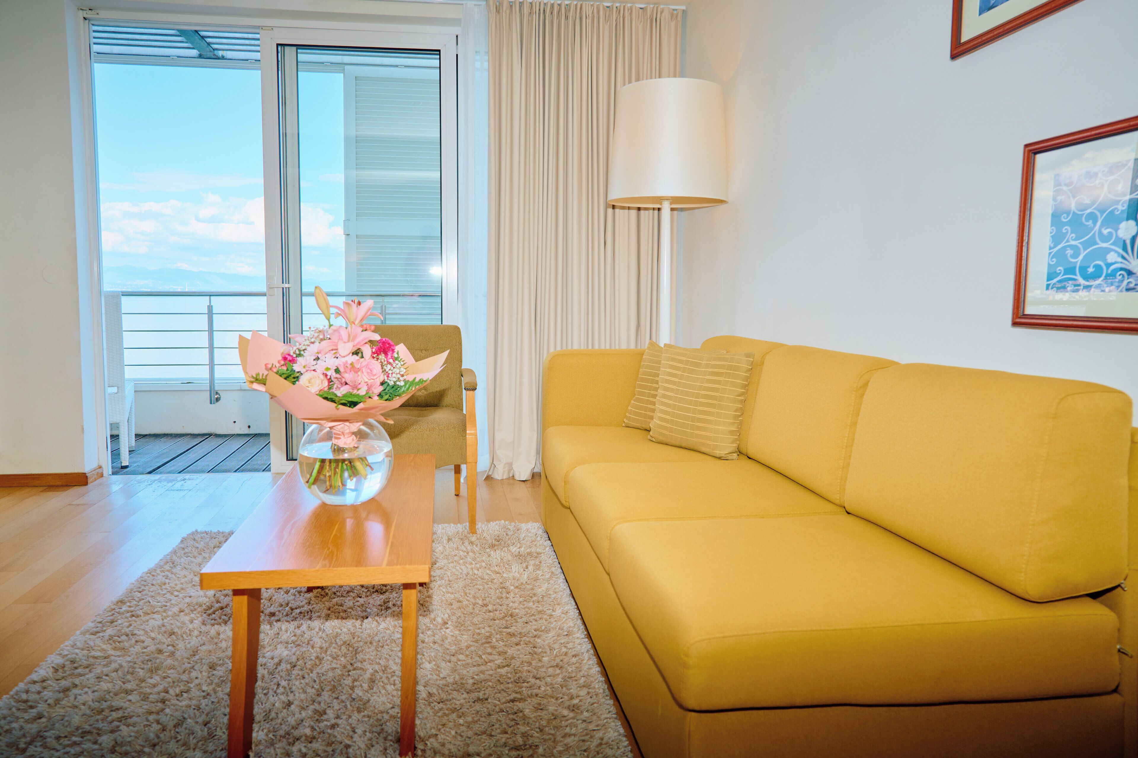 panoramic suite, 1 double bed, terrace, sea view | living area | flat-screen tv