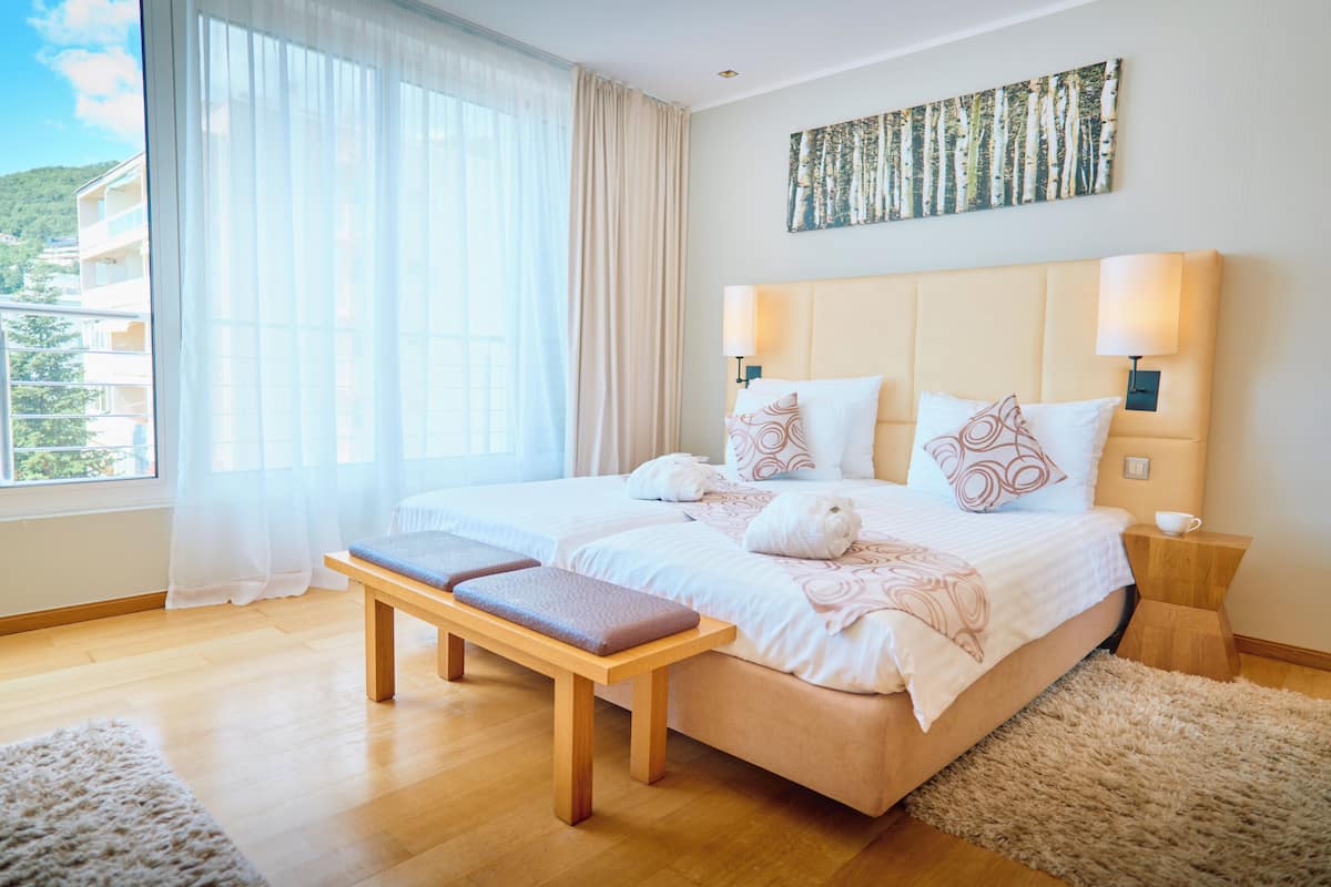 standard double room, 1 double bed, partial sea view | city view