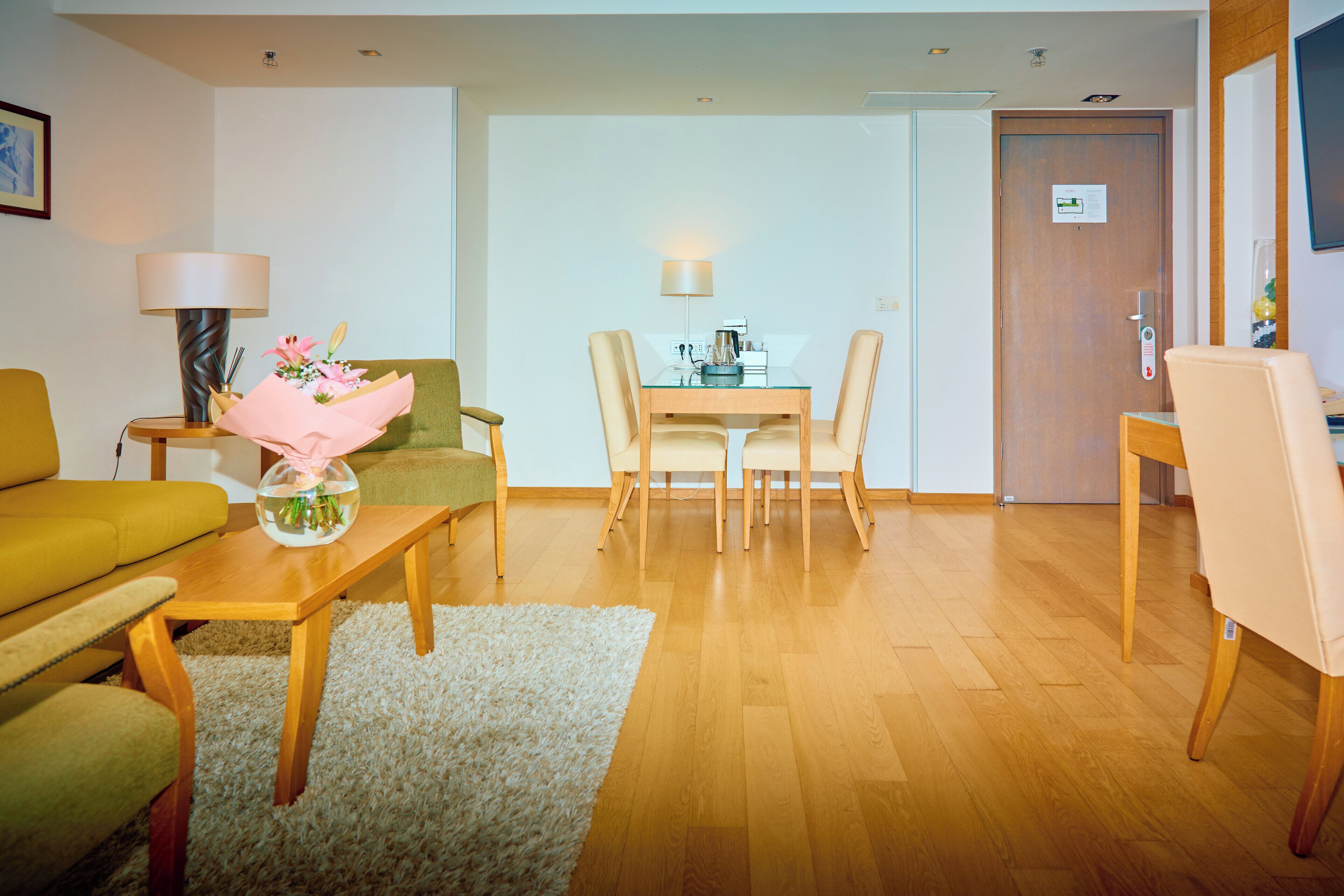 panoramic suite, 1 double bed, terrace, sea view | living area | flat-screen tv