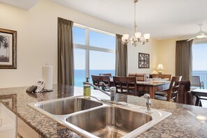 ハウス ベッド (複数台) (Apartment) | 専用キッチン | 冷蔵庫、電子レンジ、コーヒー / ティーメーカー