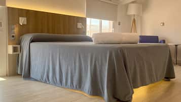 Suite | Escritorio, espacio para trabajar con un portátil, wifi gratis