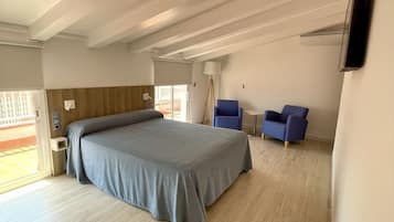 Suite | Desk, laptop workspace, free WiFi, bed sheets