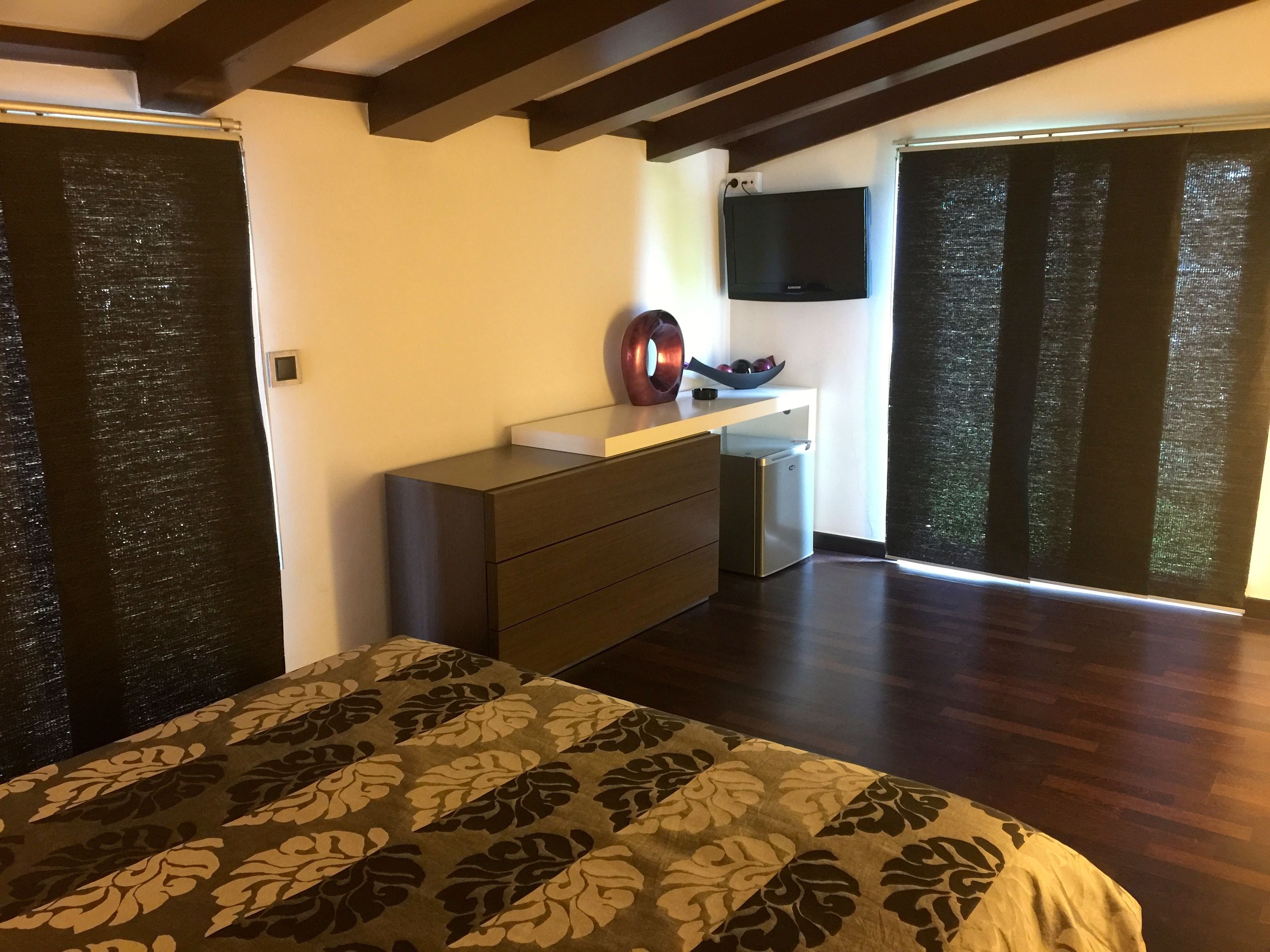 suite | desk, laptop workspace, free wifi, bed sheets