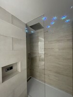 Suite | Desk, laptop workspace, free WiFi, bed sheets