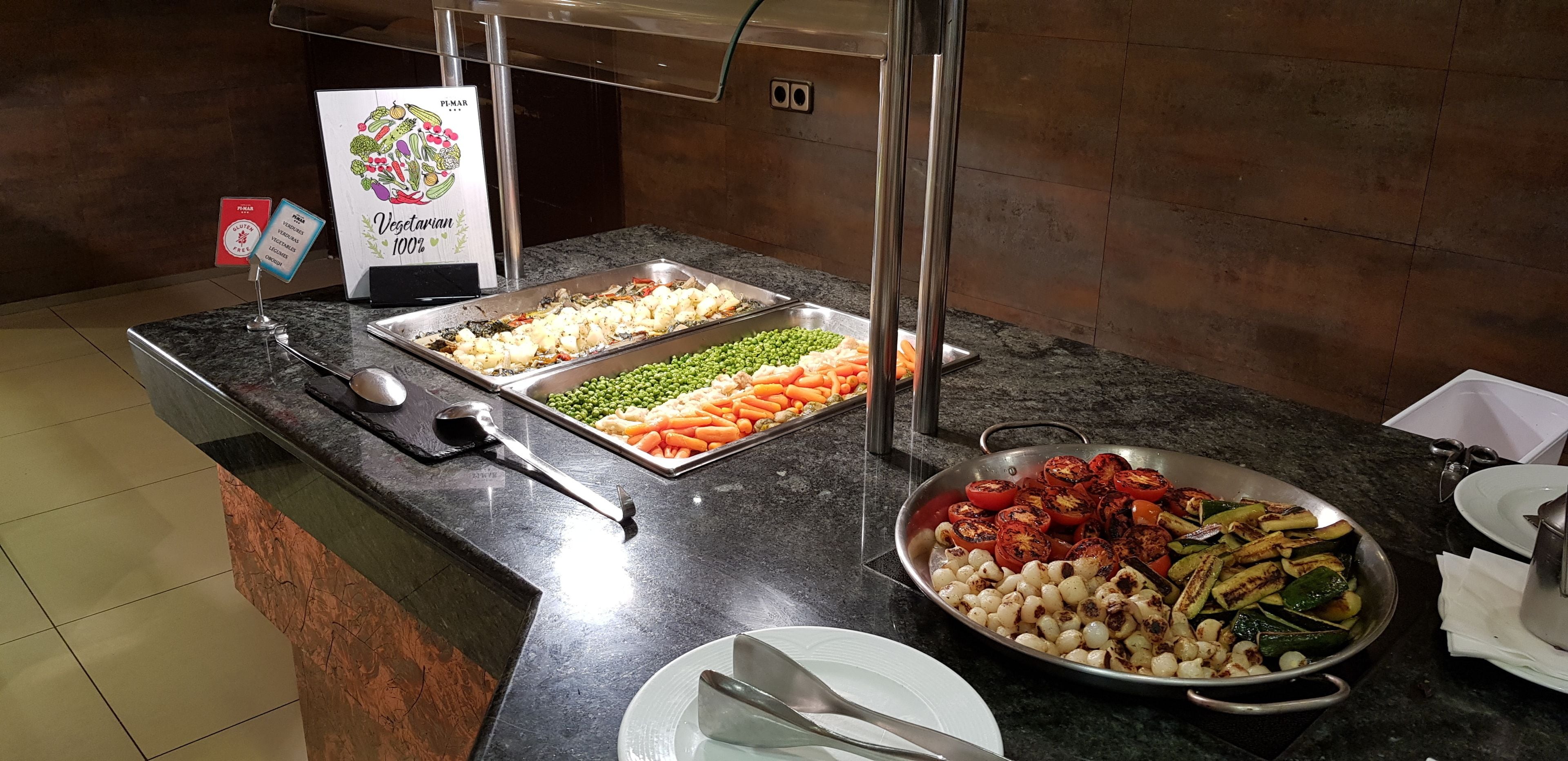 breakfast, lunch, dinner served; international cuisine