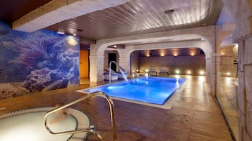 Indoor spa tub