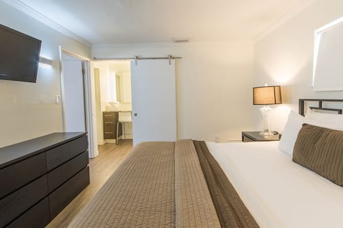 Suíte luxo, 1 cama King | Roupas de cama premium, camas com colchões pillow-top