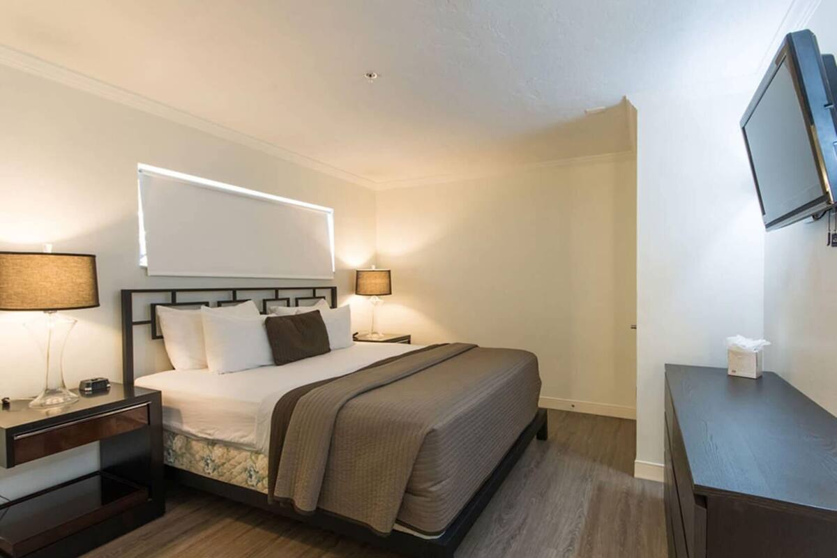 Premium bedding, pillowtop beds, in-room safe, desk
