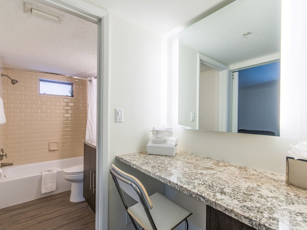 Hibiscus Suites photo 7