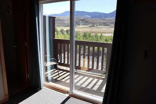 Chambre simple Prestige, 1 grand lit et 1 canapé-lit, vue sur le fleuve | Vue du balcon