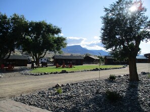 Mountain view - Yellowstone Valley Inn (Wapiti)