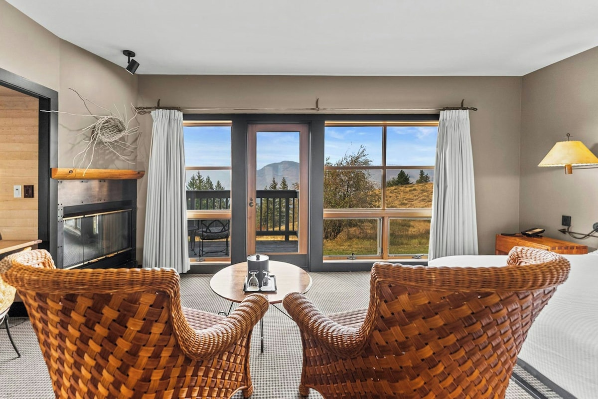 Premium bedding, in-room safe, desk, laptop workspace