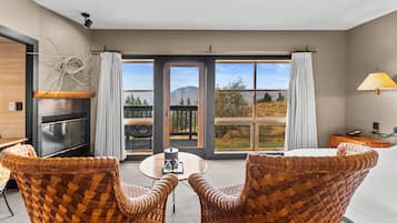 Fotballspill, bordtennis og bøker