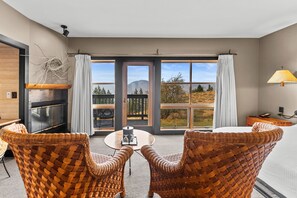 كرة قدم الطاولة، تنس طاولة، كُتُب