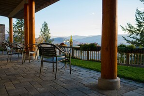 Petit déjeuner, déjeuner et dîner servis sur place