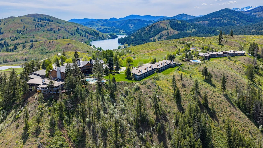 Sun Mountain Lodge