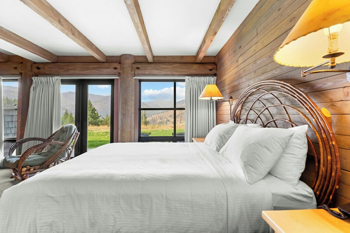 Room, Multiple Beds (Mt. Gardner)