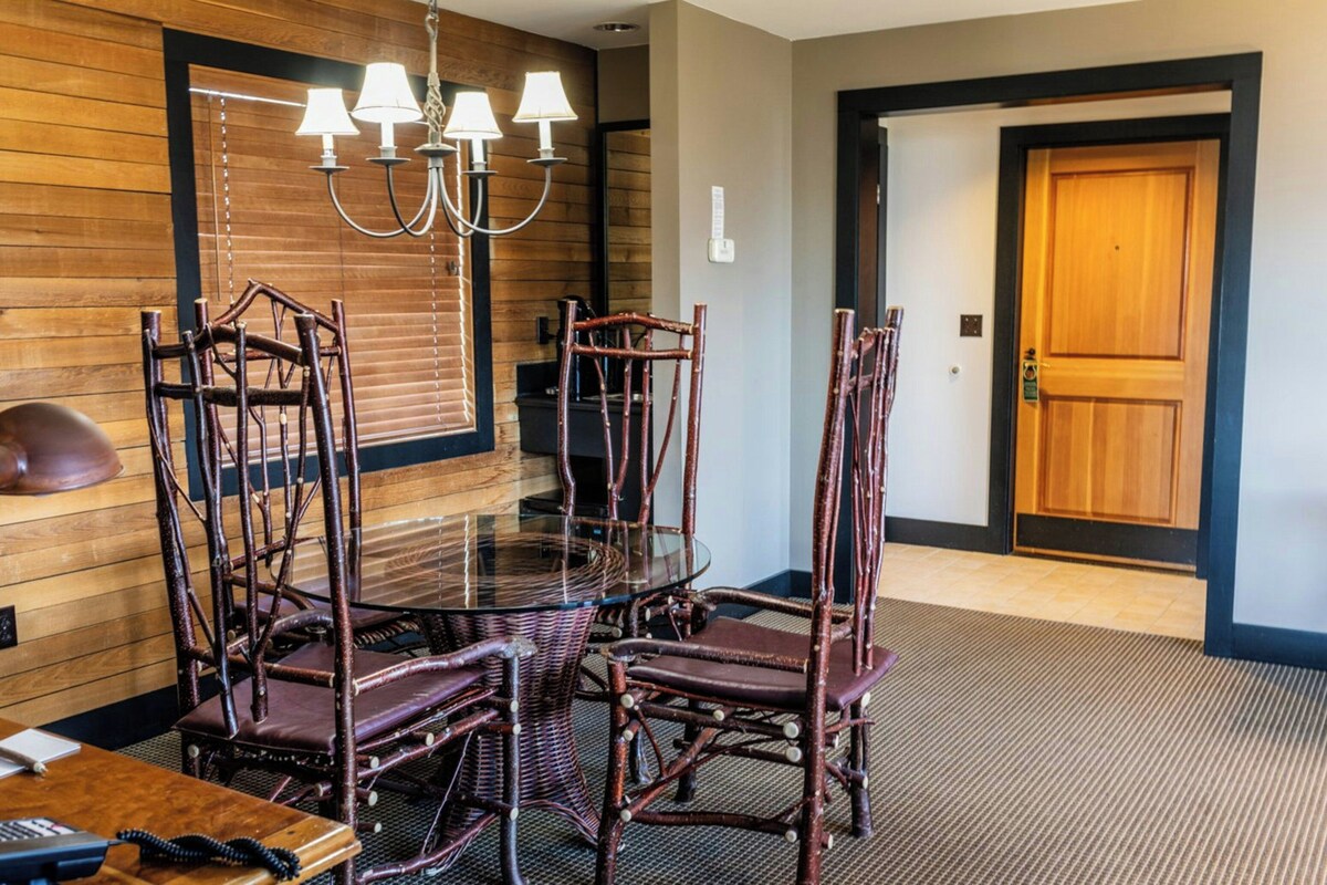 Suite, Multiple Beds (Mt. Robinson)