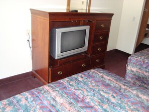 Room, 2 Queen Beds | Room amenity - Willow Springs Motel (Cheney)