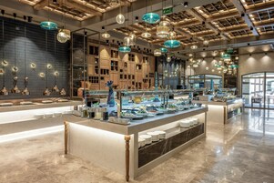 4 restaurants, breakfast, lunch, dinner served; Asian cuisine