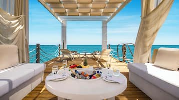 Bãi biển riêng, xe đưa đón đến bãi biển miễn phí, nhà lều trên biển