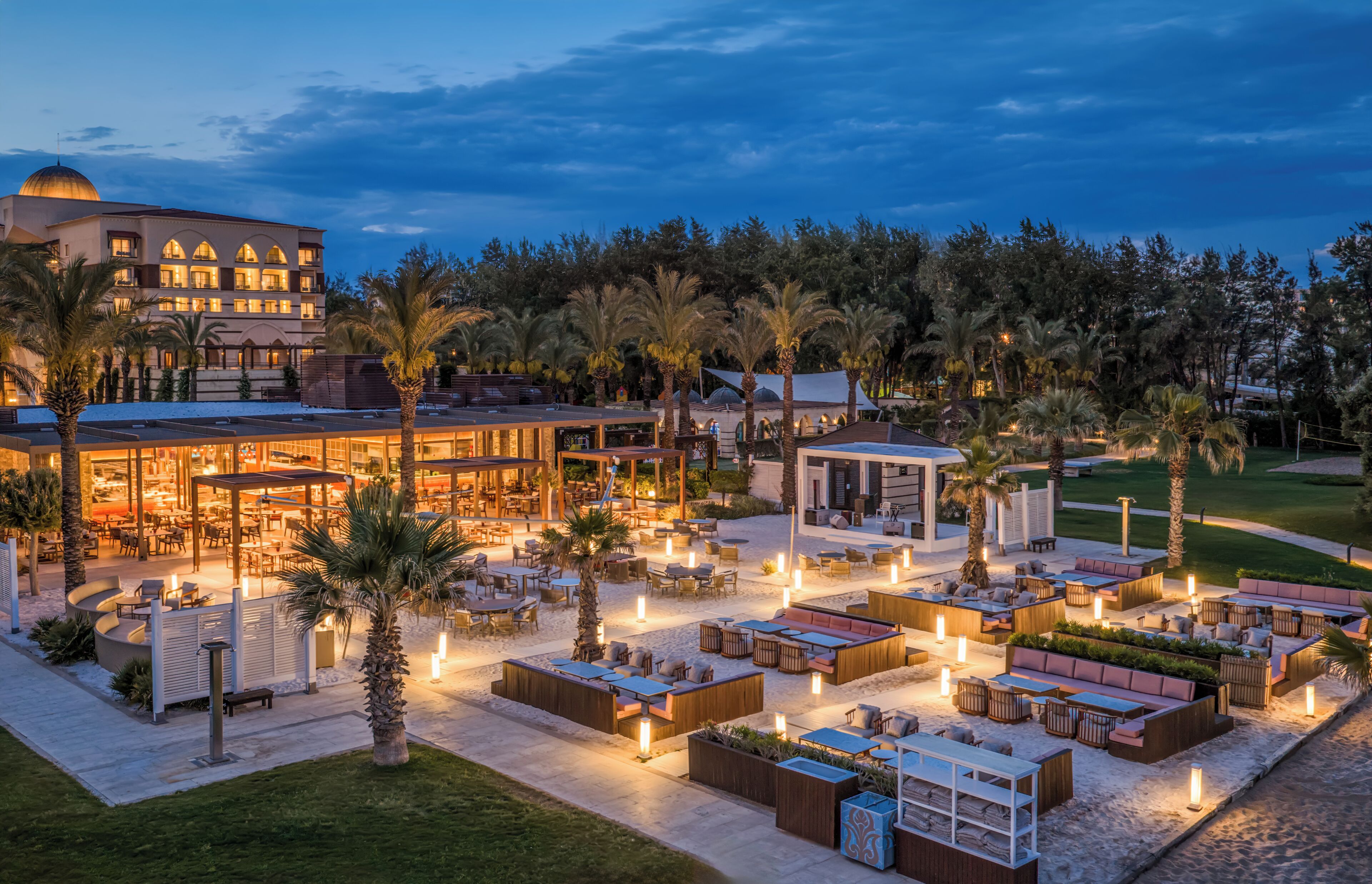 5 bars/lounges, swim-up bar, poolside bar, beach bar