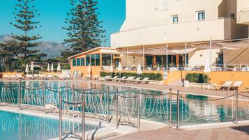 Piscina externa sazonal