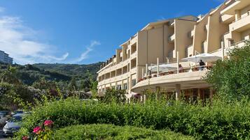 Fachada da propriedade