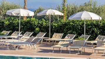 Piscine extérieure (ouverte en saison)