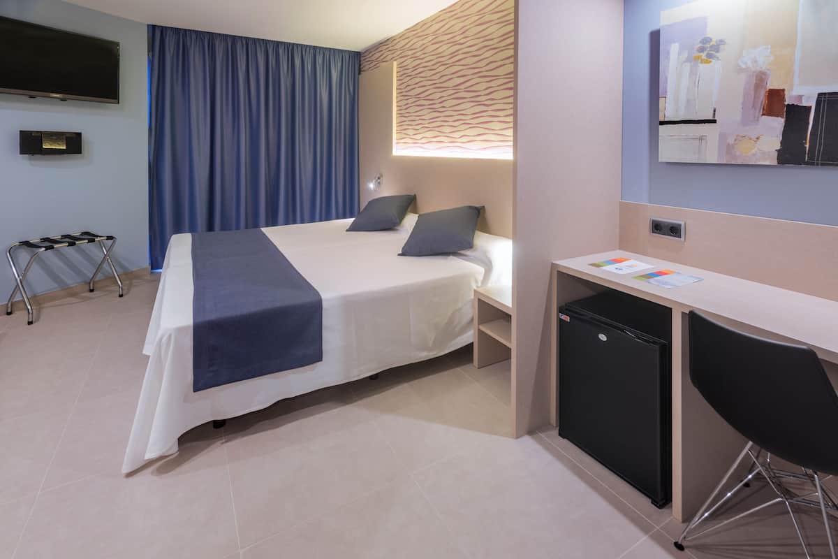 Minibar, bureau, rideaux occultants, chambres insonorisées