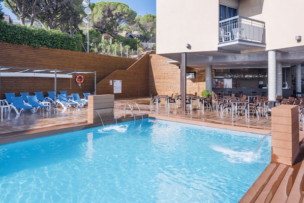 2 outdoor pools, open 10:00 AM to 8:00 PM, pool umbrellas, sun loungers