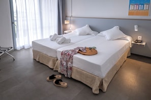 Minibar, bureau, rideaux occultants, chambres insonorisées