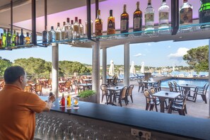 Poolbar
