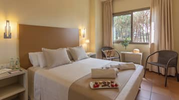 Appartement, 1 slaapkamer, balkon (2-4 people) | 1 slaapkamer, een kluis op de kamer, individueel gedecoreerd