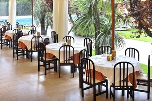 Café da manhã, almoço e jantar