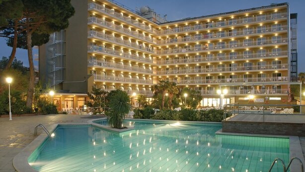 Outdoor pool - President Calella (Calella)