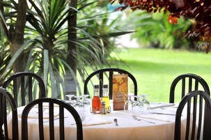 Breakfast, lunch, dinner served; international cuisine 