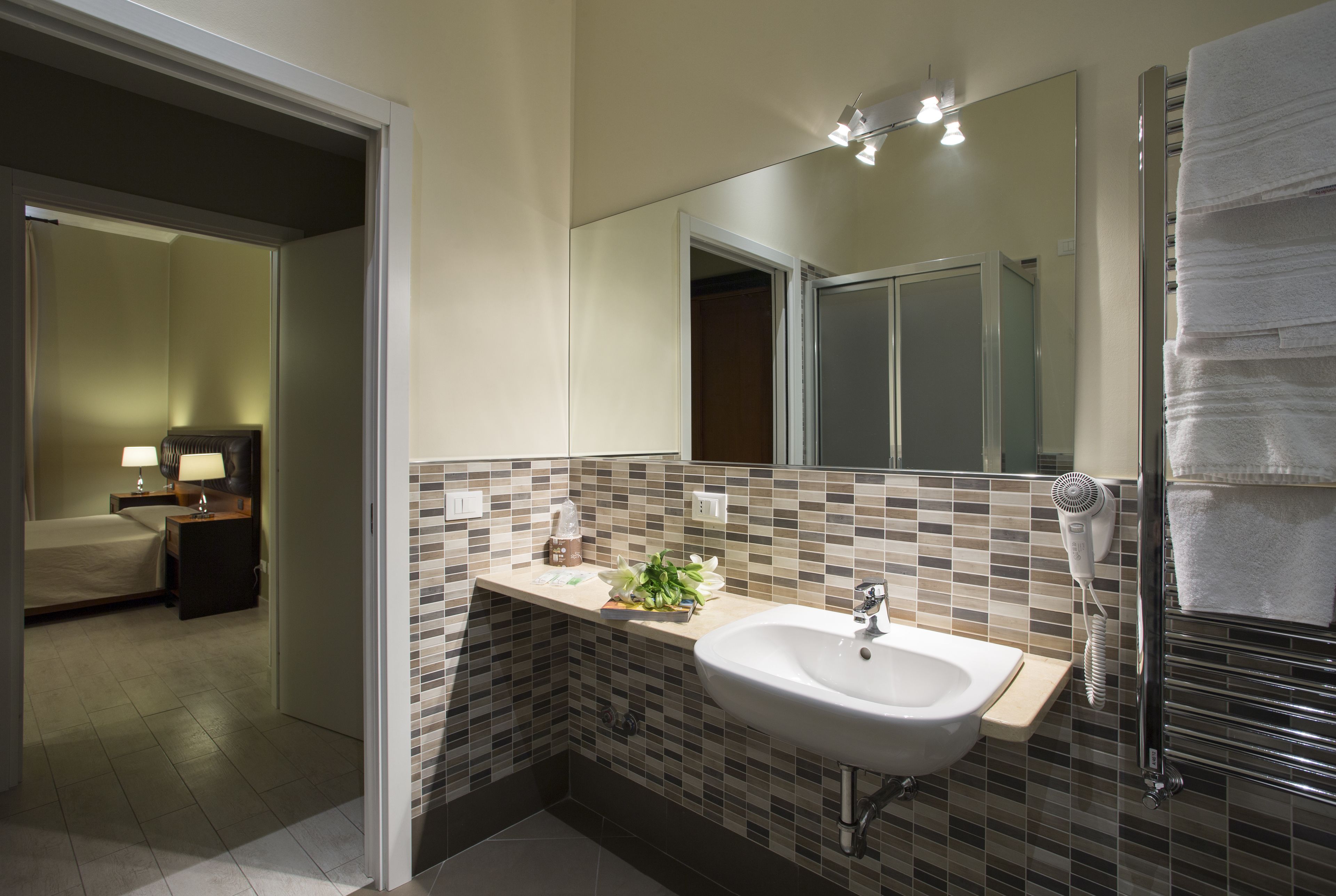 shower, rainfall showerhead, free toiletries, hair dryer