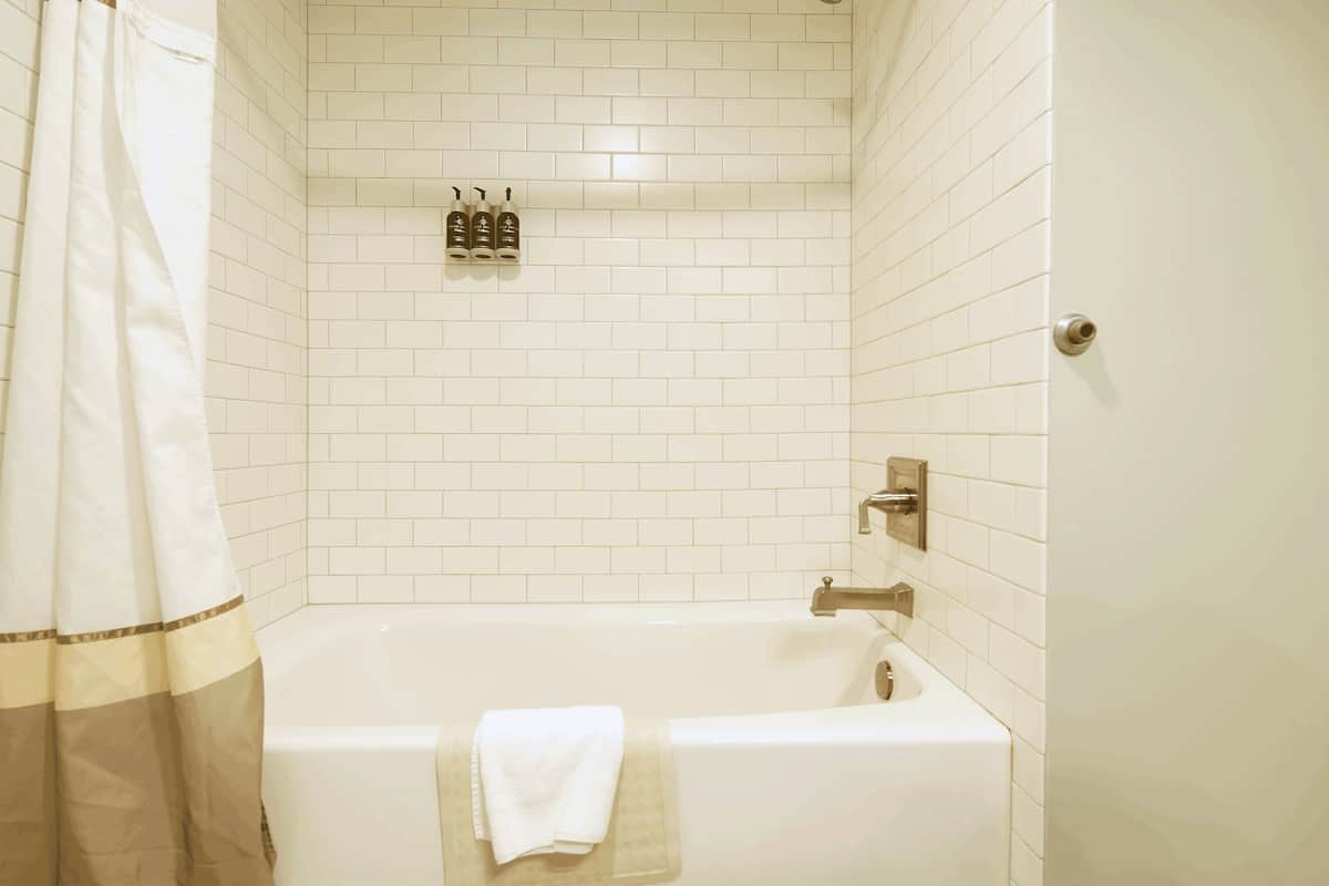 standard room, 2 queen beds | bathroom | combined shower/bathtub, free toiletries, hair dryer, towels