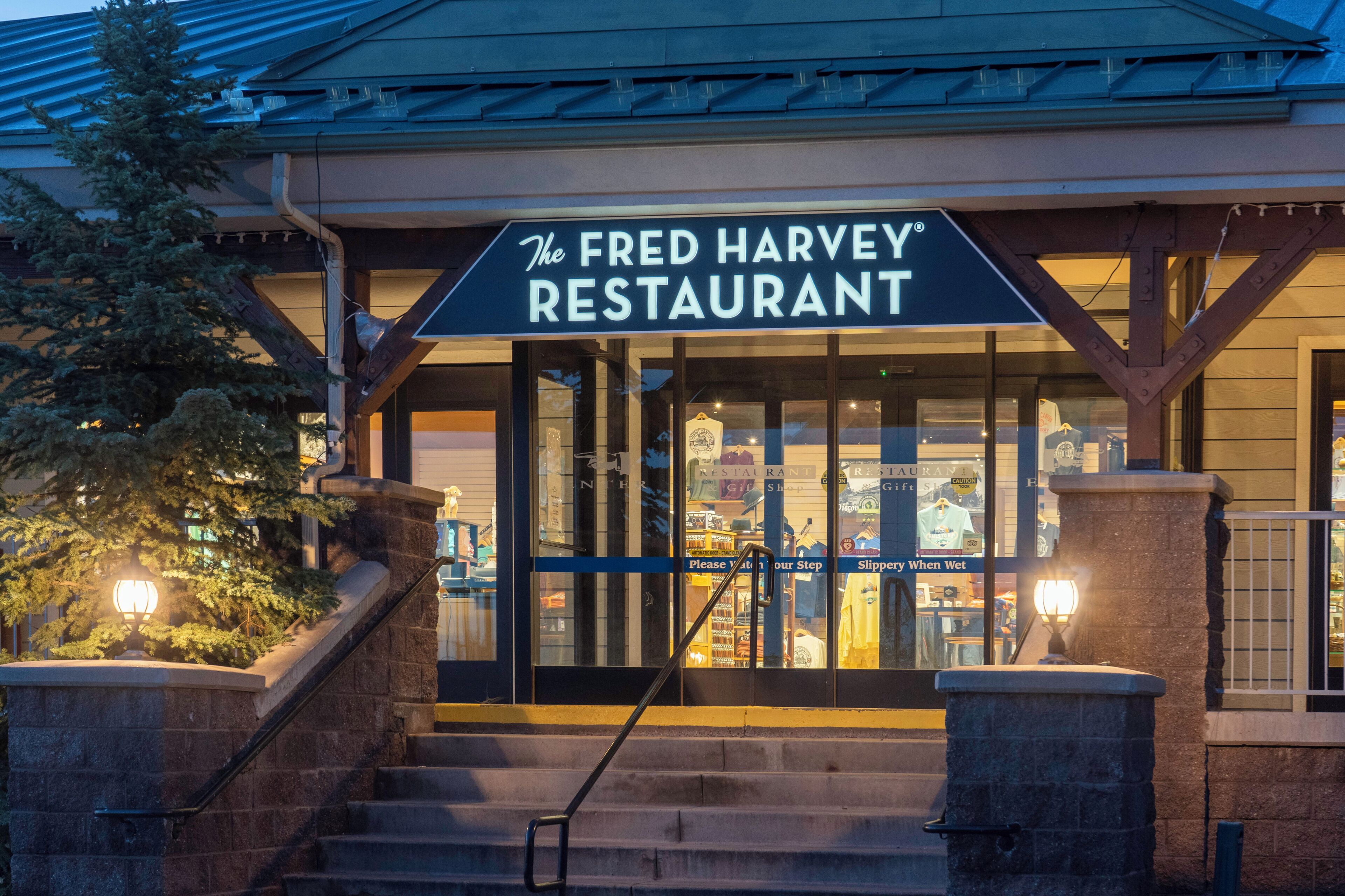 2 restaurants, breakfast served