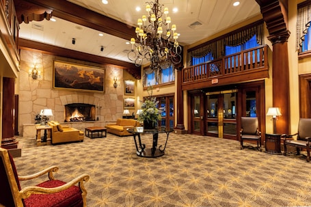 Sala de estar en el lobby. Grand Canyon Railway Hotel
