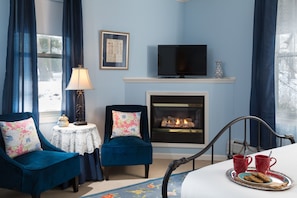 Deluxe Room, 1 Queen Bed